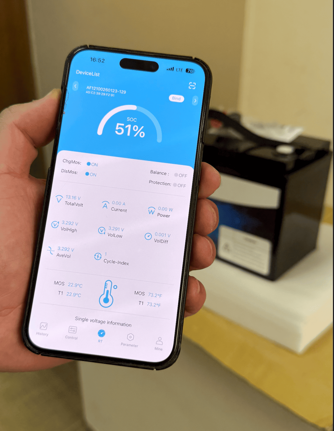 Мобильное приложение Bluetooth BMS аккумулятора Sacred Sun SCIFP12100 с уровнем заряда 51 процент