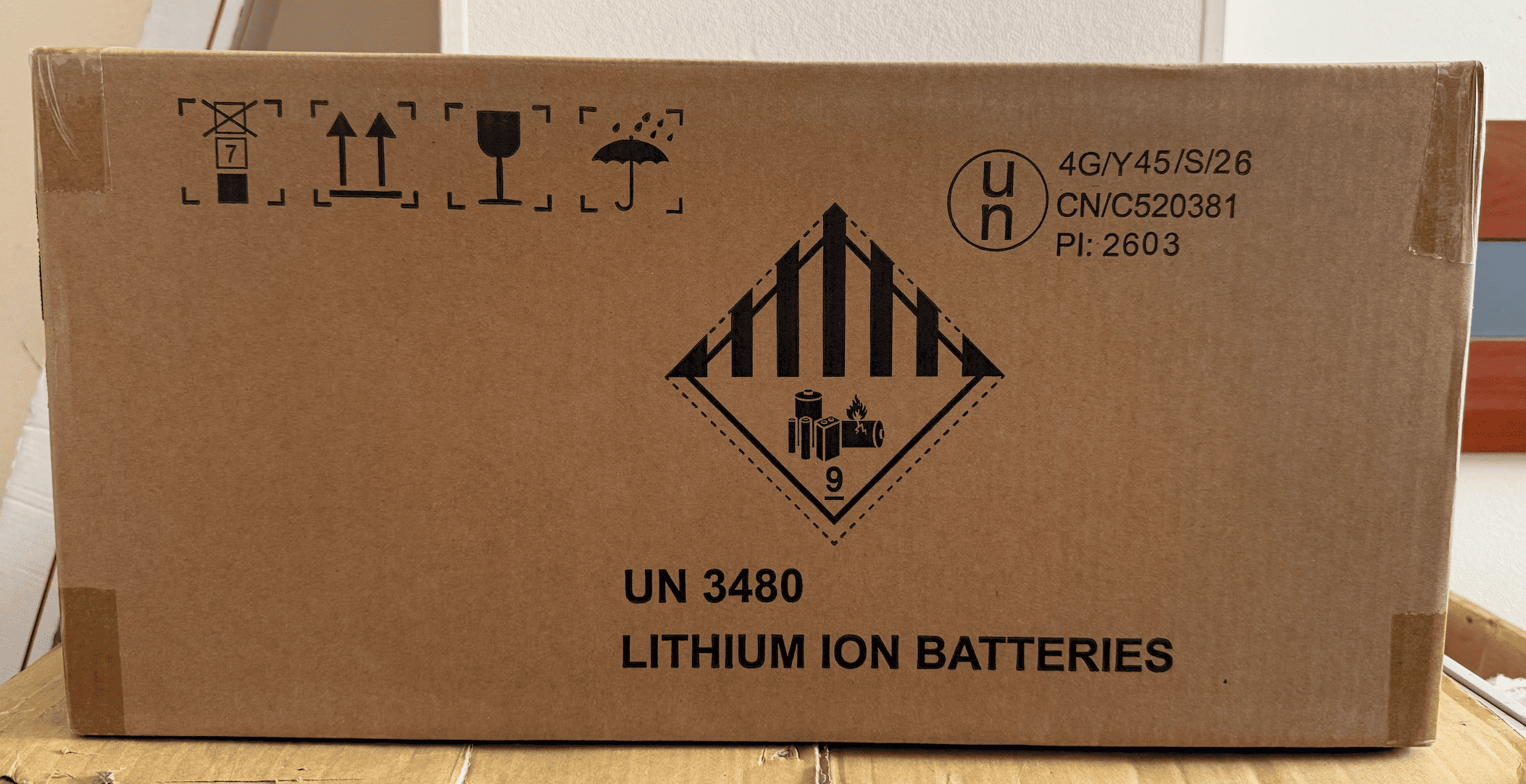 Транспортна коробка Sacred Sun SmartPower SCIFP24200 з маркуванням літієвої батареї UN 3480